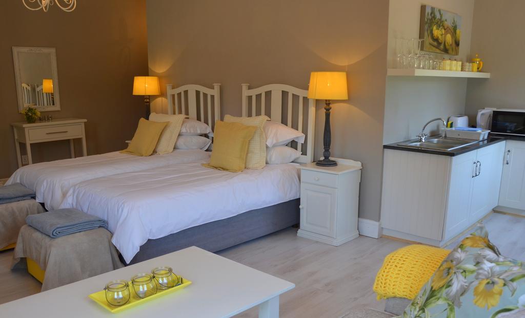 By The Way Guesthouse Clarens Habitación foto