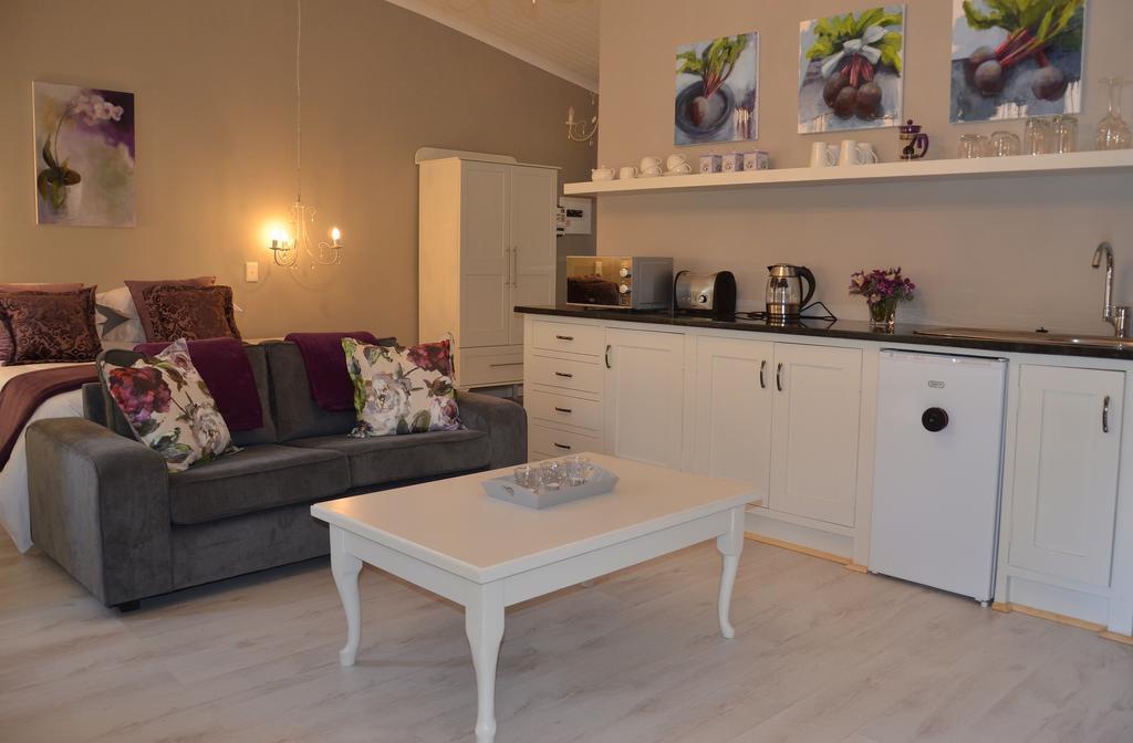 By The Way Guesthouse Clarens Habitación foto